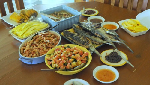 Steamed shrimp, seaweed salad (arorosep), grilled milkfish (bangus), sauteed oysters, tamales, green mangoes and shrimp paste.